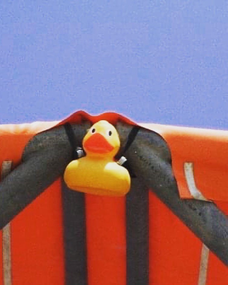 Et meget rørende øjeblik. 🧡
Efter 3 lange år er Orange telt i dag blevet rejst af verdens bedste telthold. 〽️💪🏻
Den 3.5 ton (!) tunge teltdug er 1.900 m2 og også hjem for scenens maskot - den gule badeland, der siden 2005 har haft sin faste plads i toppen af teltet 🐥