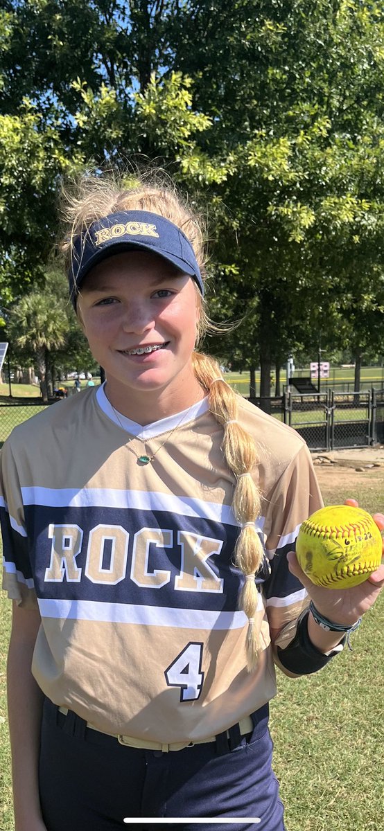 RockSBPerantoni's tweet photo. 💥💥💥Dinger Alert💥💥💥 congrats to @2024Makayla our 2024 lefty power hitting outfielder for dropping a 💣 today to give her team an early lead! Welcome to the club kid! #rockfam #getnlooks https://t.co/HlRs8qSvAH