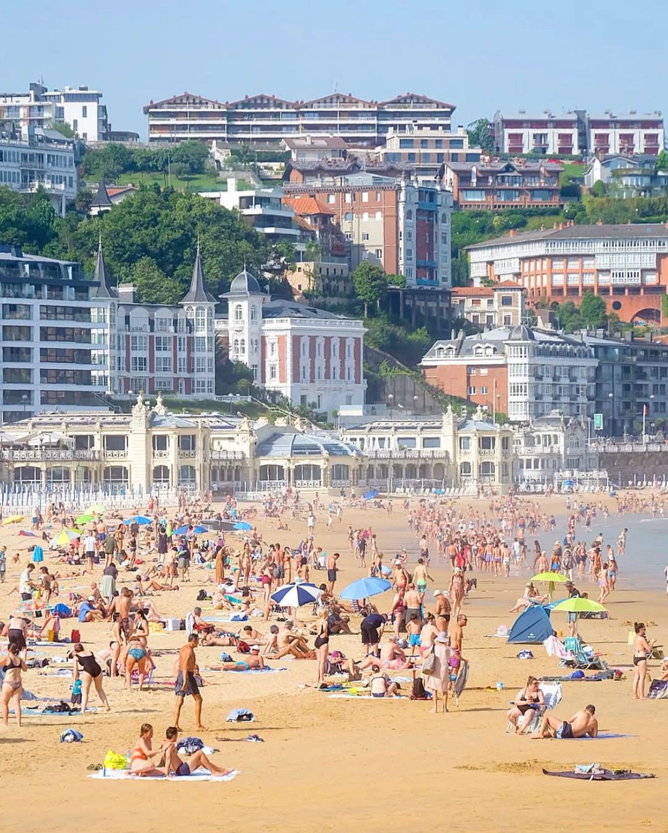 SSirimiri's tweet photo. Próxima estación... VERANO.😎
📸 @ion_gorriti (IG)
#SSirimiri #EsenciaDeSanSebastián #Donostia #BasqueWords #Fragrance #SanSebastian https://t.co/QzfESF8Ie3