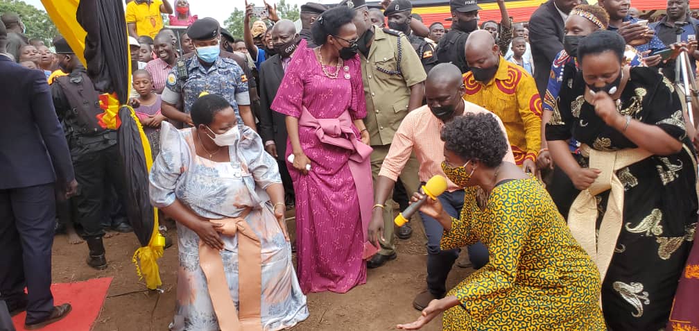 At Nakajo, Kagoma North in Jinja District today, I joined the area MP <a href="/NRMonline/">NRM Party</a> Caucus Spokesperson Brandon Kintu&amp; Woman MP Loy Katali to raise over Shs100m to construct a health centre for the people <a href="/OPMUganda/">Office of the Prime Minister - Uganda</a> <a href="/Parliament_Ug/">Parliament of Uganda</a> <a href="/GovtChiefwhip/">Office of Government Chief Whip-Parliament of Ug</a>