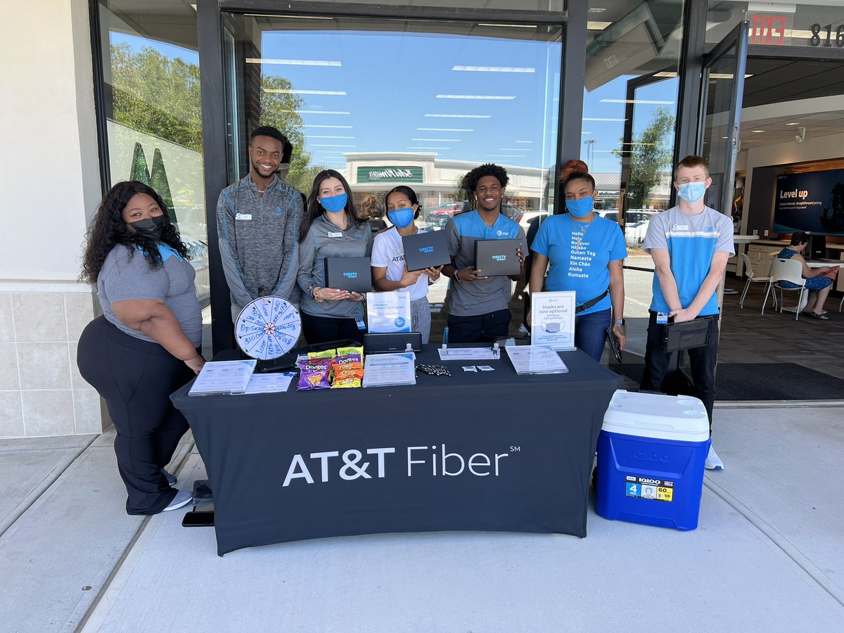 CoachMel__'s tweet photo. Come visit your Friendly Fiber Experts Today at 816 Friendly Center Road😎🚙💨
#FiberWeekend #LifeatATT🌐

@DomDavis_ @Shawn6222 @jerryfornwalt @404girl @TyeishaHodges @Stephan09706828 https://t.co/lLn4N0JLST