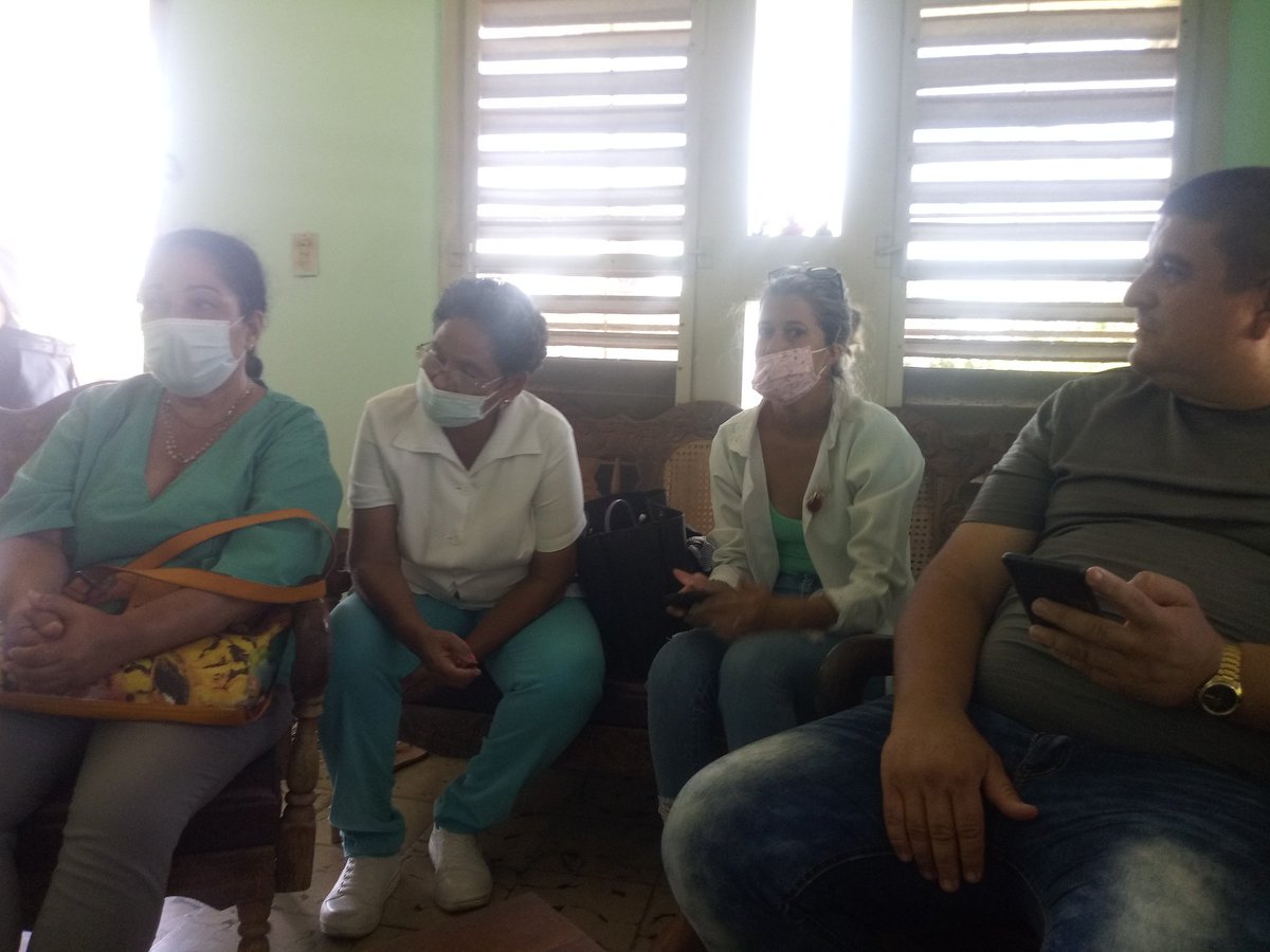 MigdaliaRodriq4's tweet photo. Como parte de las acciones de Salud, se visitan de conjunto con el Director Municipal de Salud y el delegado a combatientes, vulnerables y pacientes encamados para verificar su salud y reactivar la vacunacion.
@AsambleaMunic10 
@SuselyMorfaG 
@aquerrebere https://t.co/fX1p5MnP3L