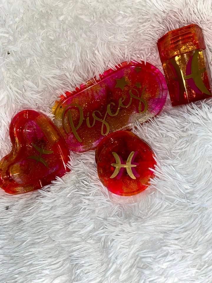 Wigsandbrushes's tweet photo. $50 Father’s Day sale on all rolling tray sets! No matter the size, saying, style, or color! #resinart #420life #PotHeadsHQ #420life #WeedLovers https://t.co/6XIGuCesWq