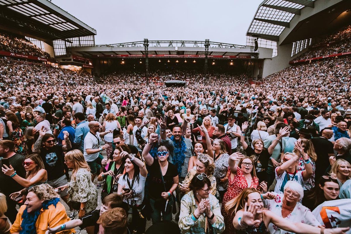 Elton John (@eltonofficial) on Twitter photo Sometimes you play a show that strikes different, where the audience responds in a way that truly moves you. Liverpool, you were that show.
Thank you for the most incredible night, I love you all so much!!
#eltonfarewelltour
📸: <a href="/bengibsonphoto/">BEN GIBSON PHOTO</a> Sometimes you play a show that strikes different, where the audience responds in a way that truly moves you. Liverpool, you were that show.
Thank you for the most incredible night, I love you all so much!!
#eltonfarewelltour
📸: <a href="/bengibsonphoto/">BEN GIBSON PHOTO</a>