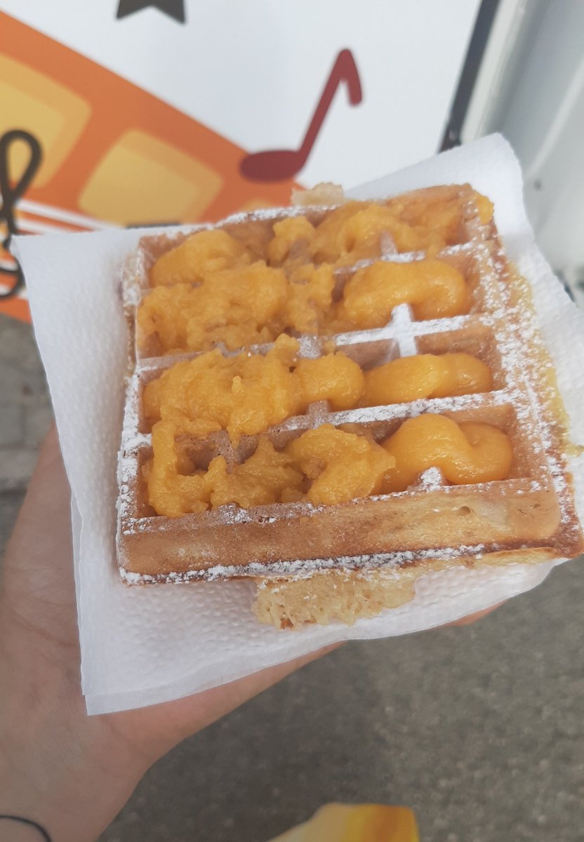 Lullamae's tweet photo. Já jantei, agora sobremesa. Há que manter a coerência.
#Popota #rockinrio2022 https://t.co/i7i9r55nCW