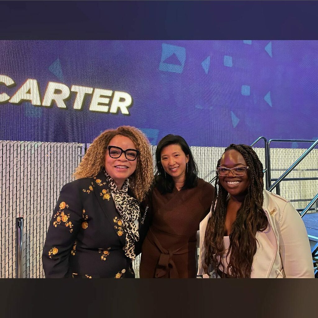 When you introduce your costume designer, make-up artist and hair stylist on your films <a href="/tressieb/">guido beissert</a>.skinlove to a legend: <a href="/theacademy/">The Academy</a> winning costume designer and game changer @therealruthecarter 
🏤: @mopopseattle instagr.am/p/Ce8_1siloM4/