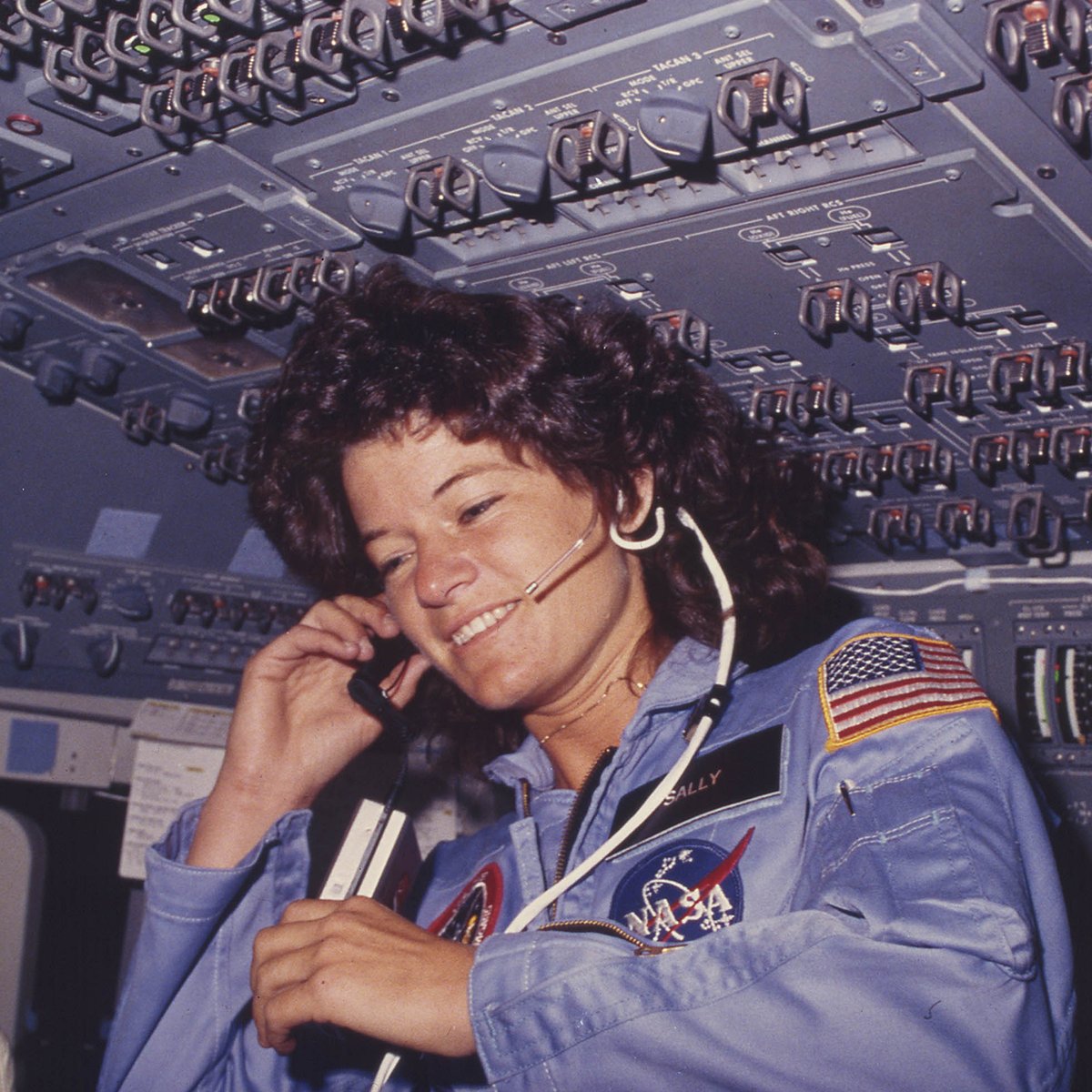 CaptMarkKelly's tweet photo. On this day in 1983, Sally Ride inspired a generation of young women by becoming the first American woman to visit space. Nearly a decade after her passing, her legacy lives on through her organization, @SallyRideSci, which teaches kids the power of STEM education. https://t.co/BM4CJ9R3Ba