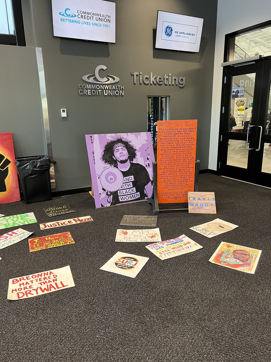 TASullivan's tweet photo. Thankful for @502futureA and their work to honor the legacy of Breonna Taylor. Such an incredible event and hopefully this happens again. #Breeway https://t.co/Z8NLc6dW0A