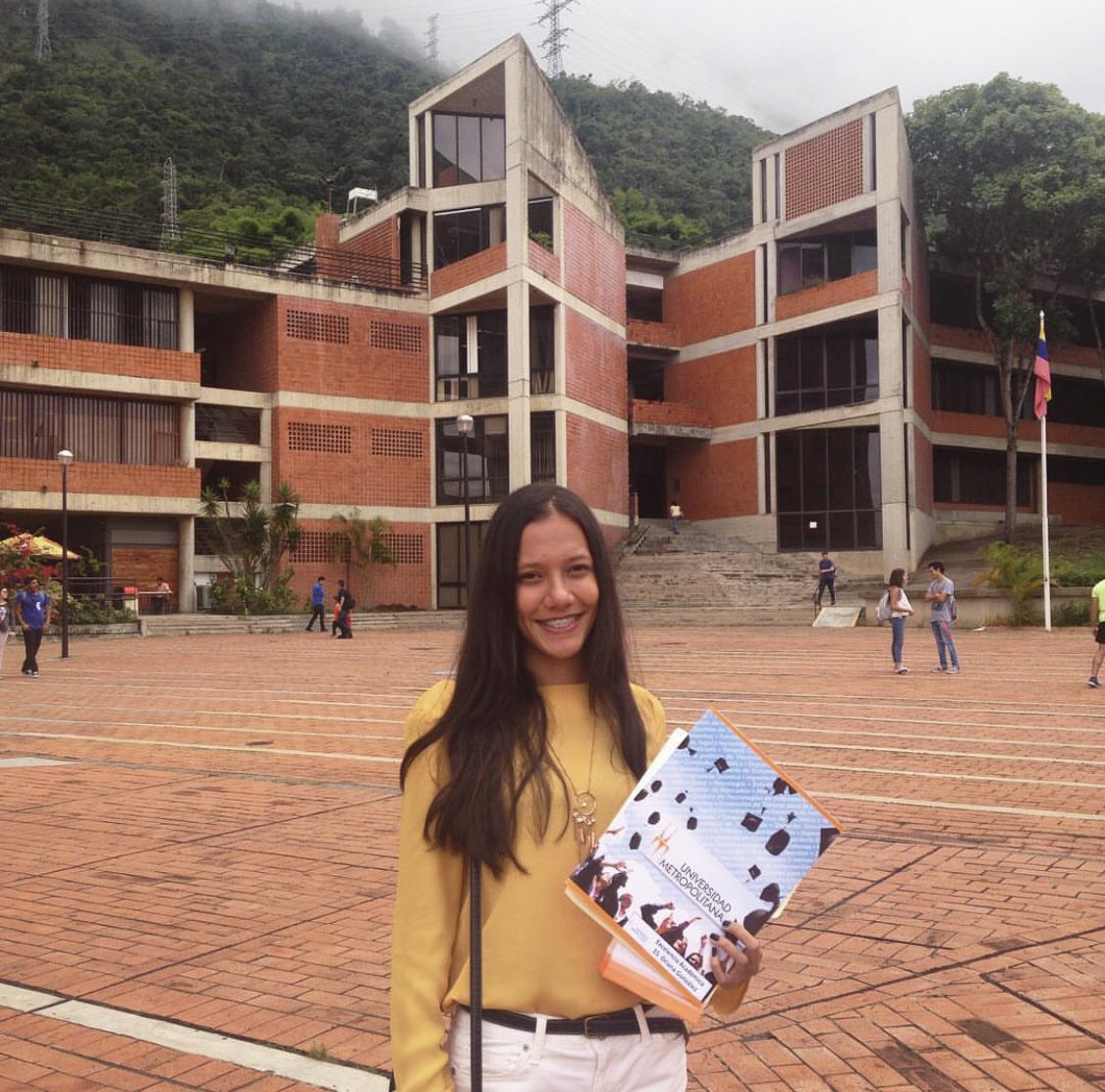 orianagv_'s tweet photo. Hace 5 años recibí una beca que me cambió la vida y hoy ya puedo decir… ¡soy Licenciada Cum Laude en Estudios Liberales! 

Gracias @Unimet 🧡🎓 https://t.co/g9SLDtYh5u