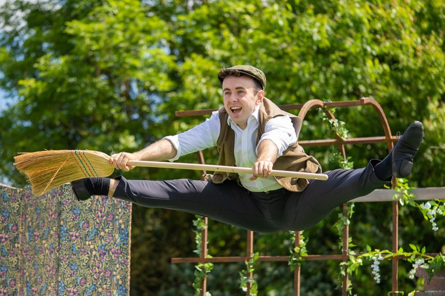 WHorsleyPlace's tweet photo. Book now for ‘The Secret Garden’ on Saturday 20th August. Our historic walled garden is the perfect summer setting for this family-friendly dance adaptation of the famous story. https://t.co/Zh90VGgVnb
#westhorsleyplace #openairperformance https://t.co/ZkaJCBkisR