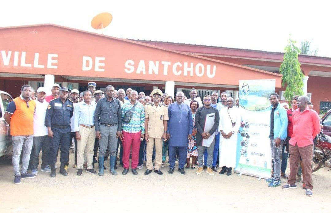 aproginsa's tweet photo. ⁉️Comment Impacter l'Agriculture locale de façon pérenne⁉️
suivi du PROVAD de FAMILY GREEN CORPORATION (Programme de Vulgarisation de l'agriculture Durable) pour Les agriculteurs de la commune de Santchou.@PNUDCameroun 
@Family_Green_Co @UEauCameroun https://t.co/5Qh4rkjG6G