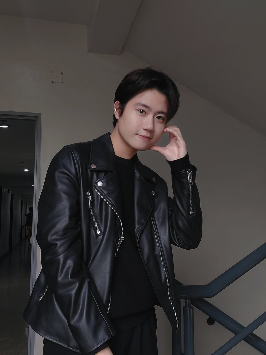 ch_im06's tweet photo. HELLO EVERYONE!
TODAY'S EVENT:
We 30 trainees watched the first ever episode of TOPCLASS!
Thank you all for supporting each and everyone of us stay tune as we rise to become the best ppop idol!
Stay tune every Saturday on tv5 5pm TOPCLASS!
#topclasskumu #TopClassDay1 https://t.co/pRYHfEUjLv