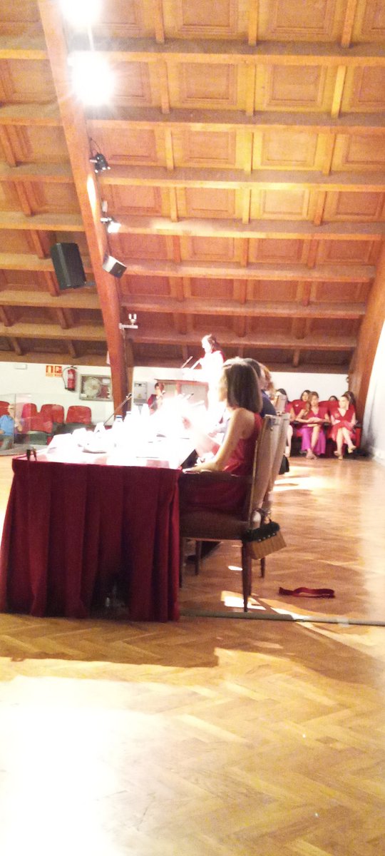 En la graduación de <a href="/TsocialUVa/">TsocialUVa</a> con Silvia Brezmes, <a href="/superjeza/">Jezabel</a> <a href="/tdelalam/">Teresa del Alamo </a> acompañando al alumnado que, tras muchas dificultades, hoy cumple un sueño. Enhorabuena! Ha sido un placer compartir estos 4 años! Felicidades, también, al flamante padrino de la promoción 18/22 <a href="/RosaGimeno/">Pablo de la Rosa</a>!