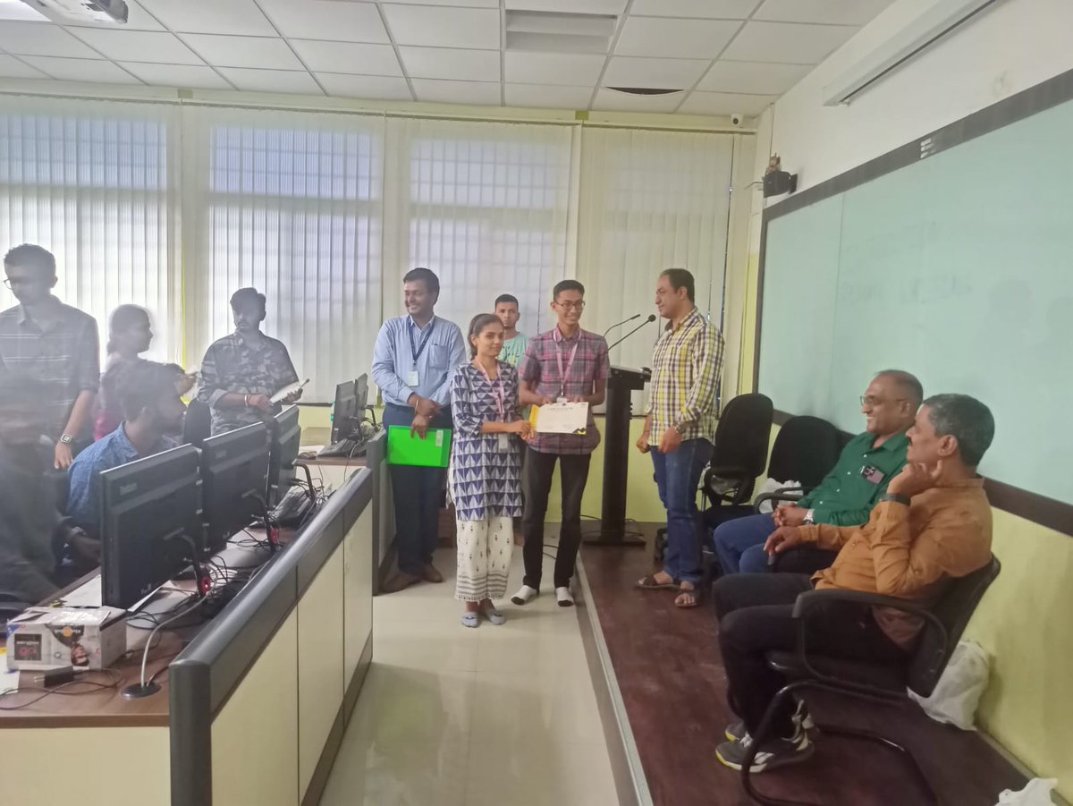 YuvakaSangha's tweet photo. Srishti Hackathon 2022 was organized by Yuvaka Sangha at BMS College of Engineering. The 24 hour hackathon focussed on social issues and students presented interested solutions.
#Hackathon #Srishti #BMSCE #YuvakaSangha https://t.co/803GgBGI2Q