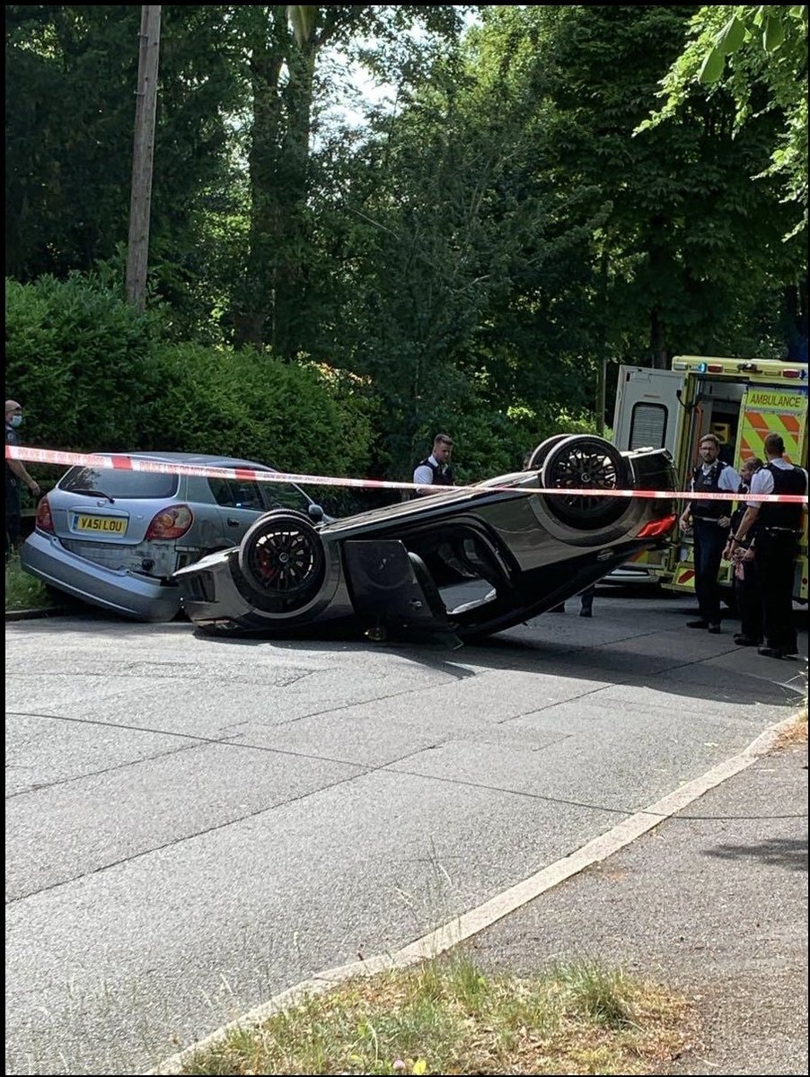 4ChordsNoNet's tweet photo. This 'accident', as it's been described, happened in a 20 mph limit. https://t.co/moRhdDl6K9
