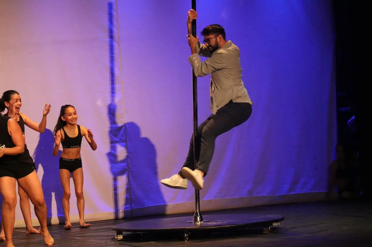 alexrqcat's tweet image. 🕺 Demostrant les meves skills de #pooldance al Show Dansart 2022 de @DansartCerdanya, el passat maig 😅

*Em van treure a ballar... 🥲

#dansa #dance #music
