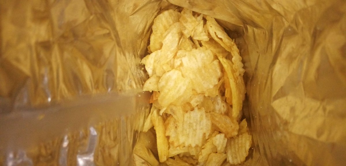 cryinqcloudss's tweet photo. @marcopolosnacks pésimo servicio, las papas demasiado aceitosas, llega a gotear el paquete de papas fritas,deseo devolución del producto, producto fue comprado en Lider, San Felipe, adjunto fotos : https://t.co/gGuZtzONsh