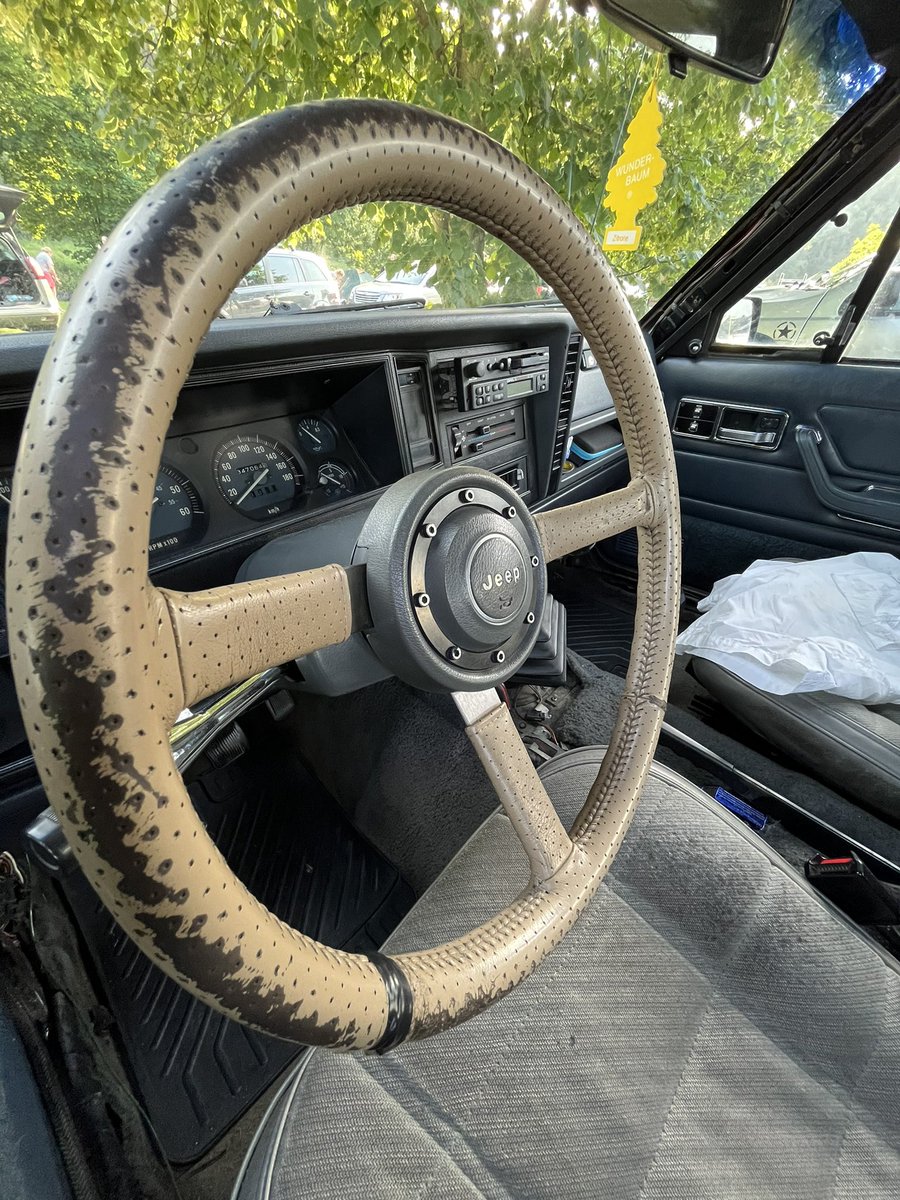 LandEagleCom's tweet photo. #jeep #xj #patinum https://t.co/ytmb3dy2VA