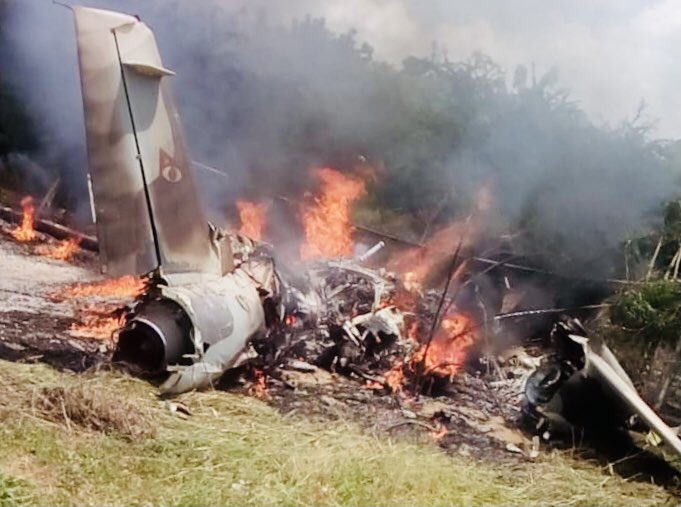 SebastianaB's tweet photo. Atención 
1/2 Un reporte procedente de cuerpos de seguridad dan cuenta de la caída hoy de una aeronave de la Aviación Militar Venezolana. El avión se estrelló en el sector Los Cortijos, municipio San Francisco, estado Zulia. https://t.co/UAN5NeIvoX
