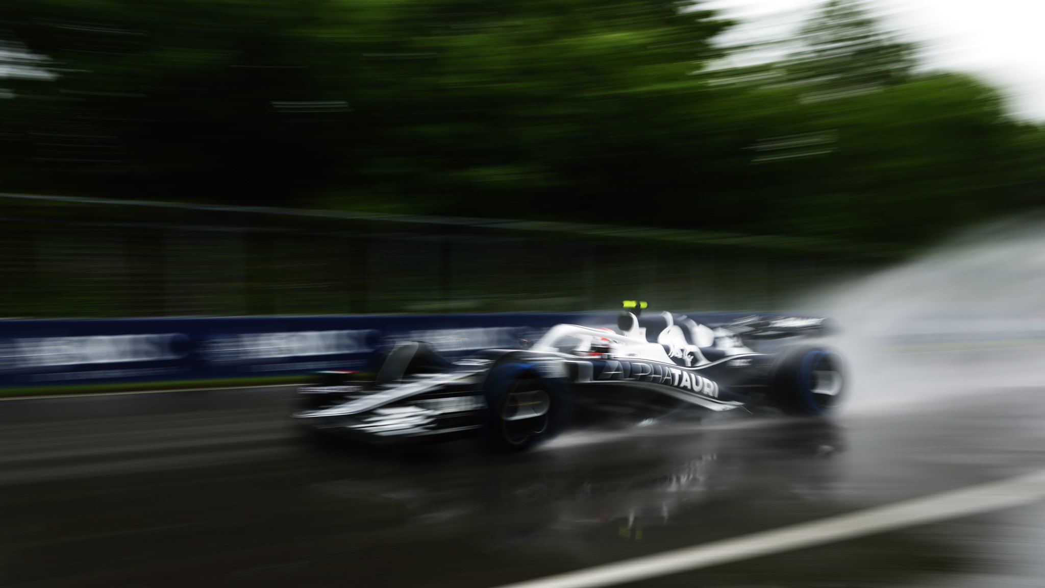 FP3: Alonso przed Gaslym i Vettelem w mokrej sesji