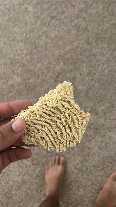 Don&rsquo;t play wit me I eat noodles like this https://t.co/APoYj3GW4s