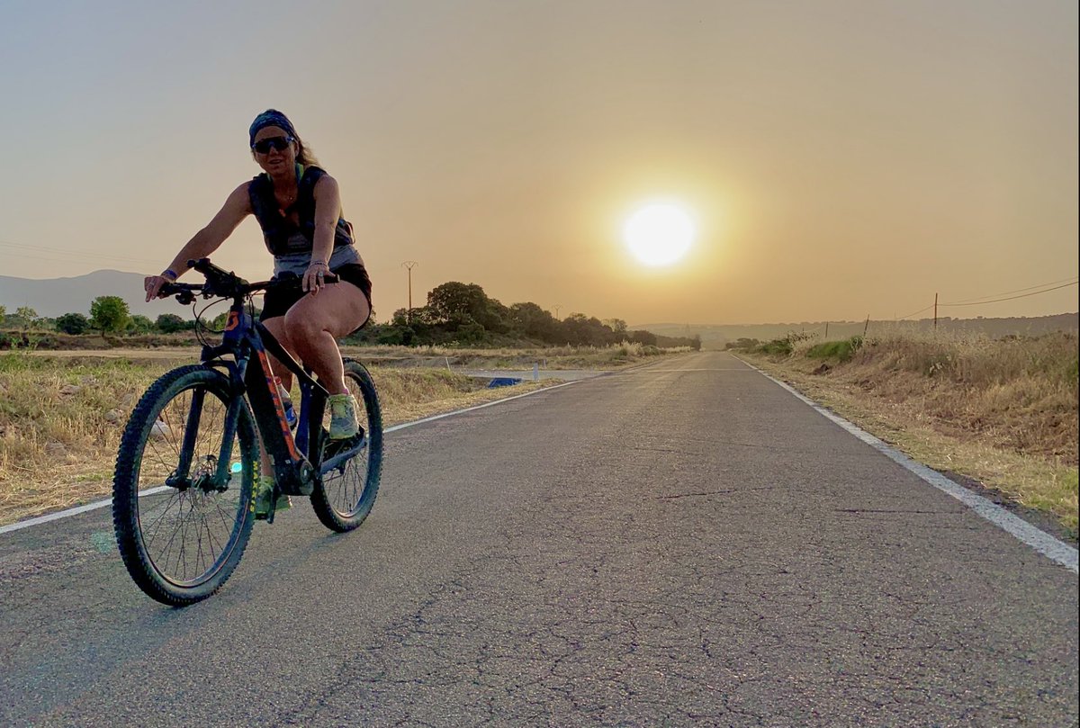 corinne_crabe's tweet photo. Pédaler de bon matin c’est toujours magique ☀️😎🚴‍♀️ #tourdeguara Étape 2 avec en point de mire le #saltoderoldan #sierradeguara #viveguara @b_guara @AESierradeGuara  👉TOUR DE GUARA:  https://t.co/vPEiepvkwH 📸@moxigeno https://t.co/NJcvjwfQk9