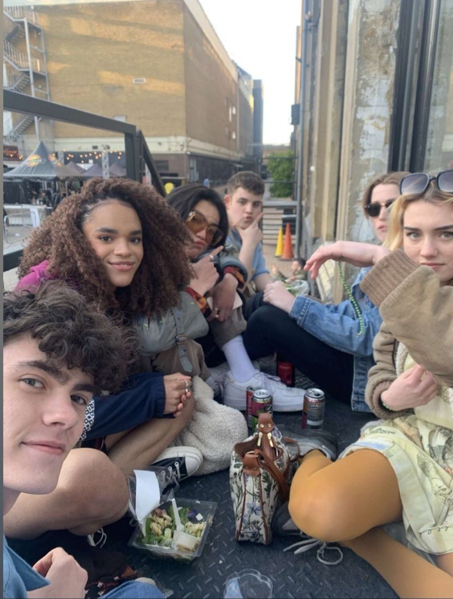 heartstoppermem's tweet photo. Missing this era atm https://t.co/IKpQMGTLU7
