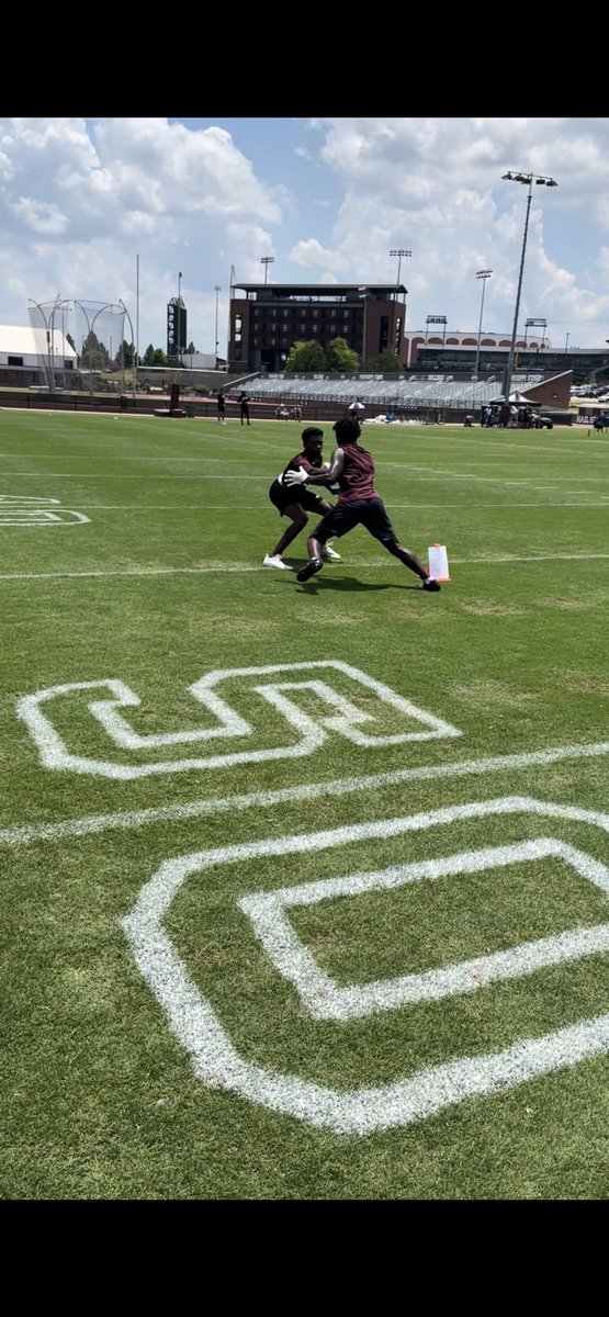 benchap05's tweet photo. Had a great camp at Mississippi State this Friday. Thank you coach @CoachMcBath_MSU for the great camp and the pointers. @NicholasBargai1 https://t.co/YhPFtLVwV4