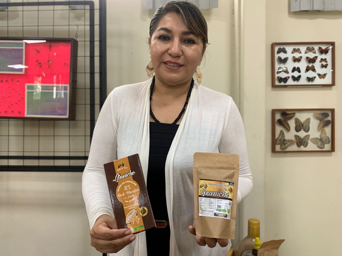 JuanElPerez68's tweet photo. Ellos son nuestros súper emprendedores rurales quienes reciben capacitación por parte del #PIATER y hoy están desde las 09h00 hasta las 17h00 en el jardín Botánico de Guayaquil, con los mejores productos a excelente precio. ¡No te lo puedes perder!. https://t.co/pFxSNgbG9R