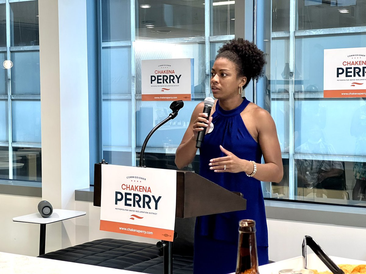 MatthewSerafin's tweet photo. I *SO* enjoyed supporting my friend @ChakenaPerryIL for @MWRDGC this week at her fundraiser—10 days ‘til the primary, but you can early vote TODAY. Loved hearing @LtGovStratton/@JulianaforLG, @BrandonCCD1, & @bushraamiwala’s support for our “commish” @Chakena_Perry. 🗳#Punch91 https://t.co/L9V46GrS2r