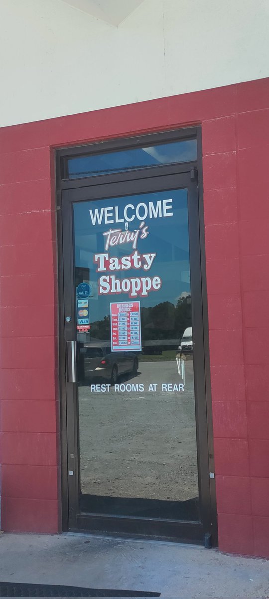 ESkwrd's tweet photo. Got half a mind to open a Lonnie's Lunch Counter across the street and live out my small business tyrant dreams 😊 @StreetFightWCRS @murderxbryan @BrettPain https://t.co/0oMgEK24L2