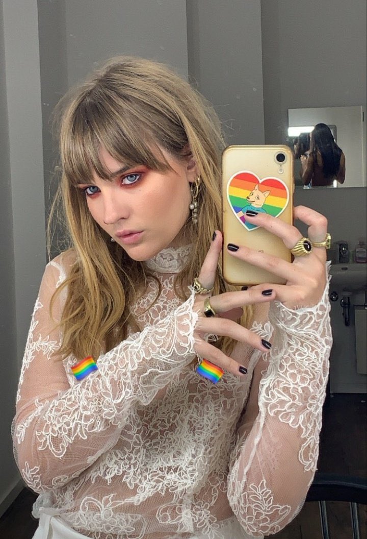 _nev_ermind_'s tweet photo. 𝑰'𝒎 𝒄𝒐𝒎𝒊𝒏𝒈 𝒐𝒖𝒕
𝑰 𝒘𝒂𝒏𝒕 𝒕𝒉𝒆 𝒘𝒐𝒓𝒍𝒅 𝒕𝒐 𝒌𝒏𝒐𝒘
𝑰 𝒈𝒐𝒕 𝒕𝒐 𝒍𝒆𝒕 𝒊𝒕 𝒔𝒉𝒐𝒘. 
🏳️‍🌈🏳️‍⚧️

#LesublimePride https://t.co/5UnjGQqUG1