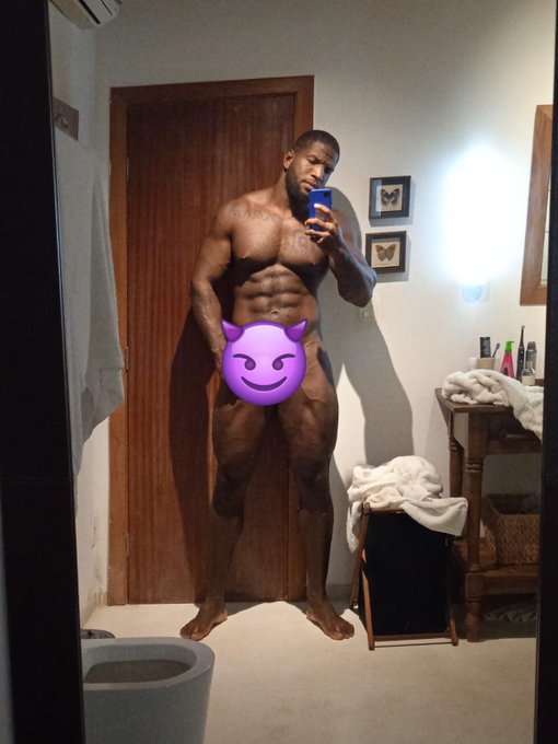 1 pic. Big, Muscle, Black and Horny!! 😈😈#muscleblackguy #onlyfans #bigmuscle https://t.co/Sj9GMl184z
