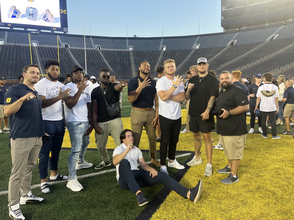 SteveMcGregor17's tweet photo. Impressive edge room from 2021 Big 10 champs. Go Blue! https://t.co/LHbwf0xO8l
