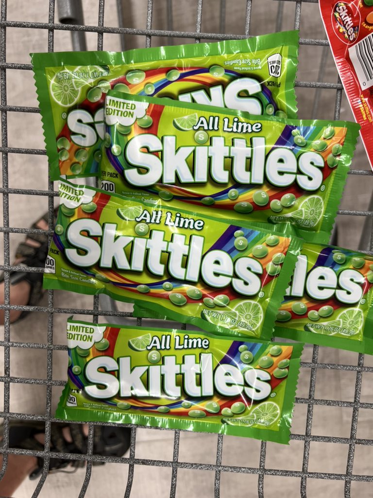 alexfalconrt's tweet photo. People. We won.  #skittles #lime #bringlimeback #limeisback @Skittles #america https://t.co/zttuf7SNHO