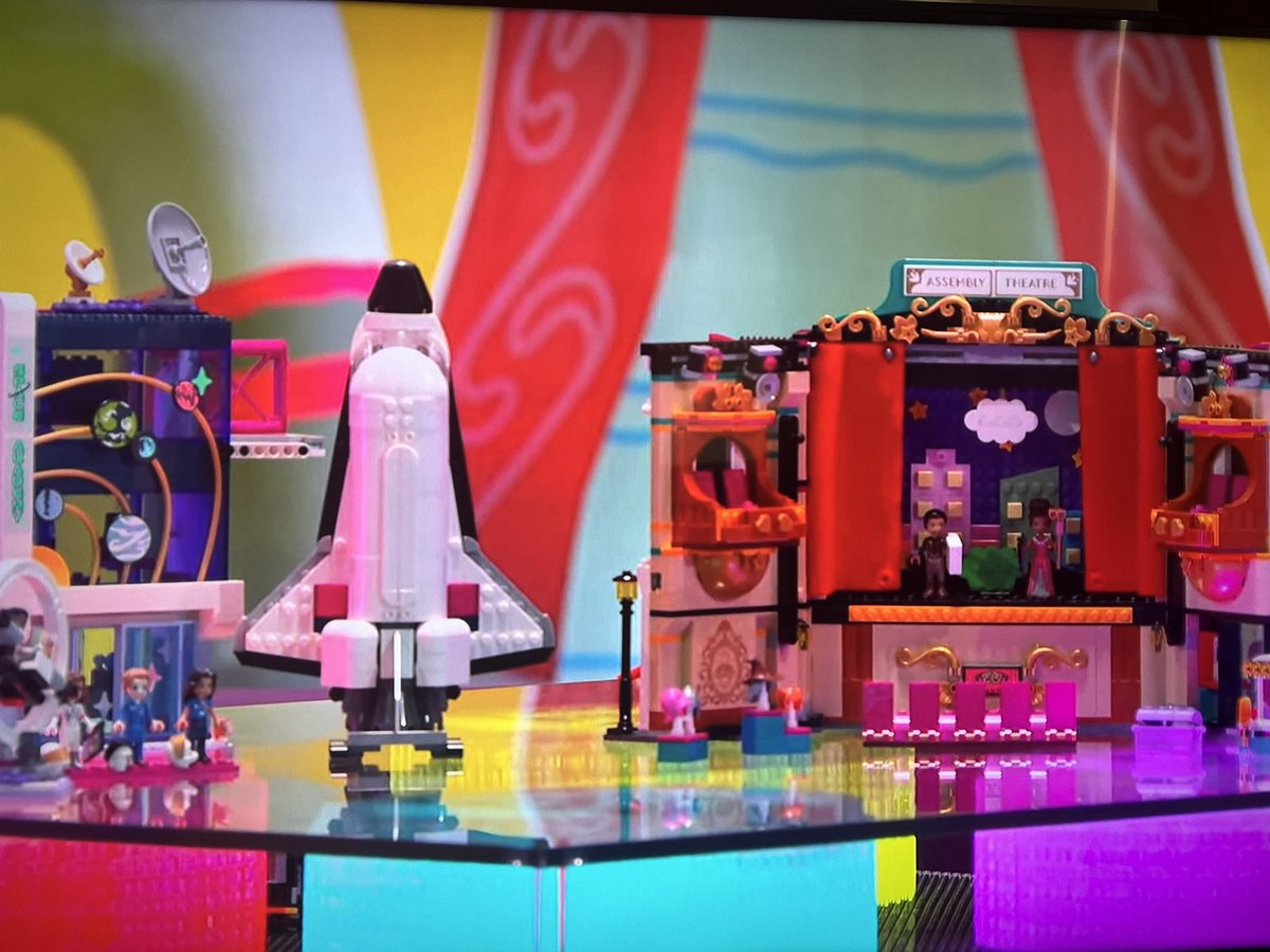 Team Friends doing an excellent job on #LEGOCON. Well done <a href="/PoshHammer/">TUBESIDE | James May (but not THAT James May...)</a> you gave a fab overview of the epic Theatre School. You even got a wee Time Cruisers teaser in there! 💟