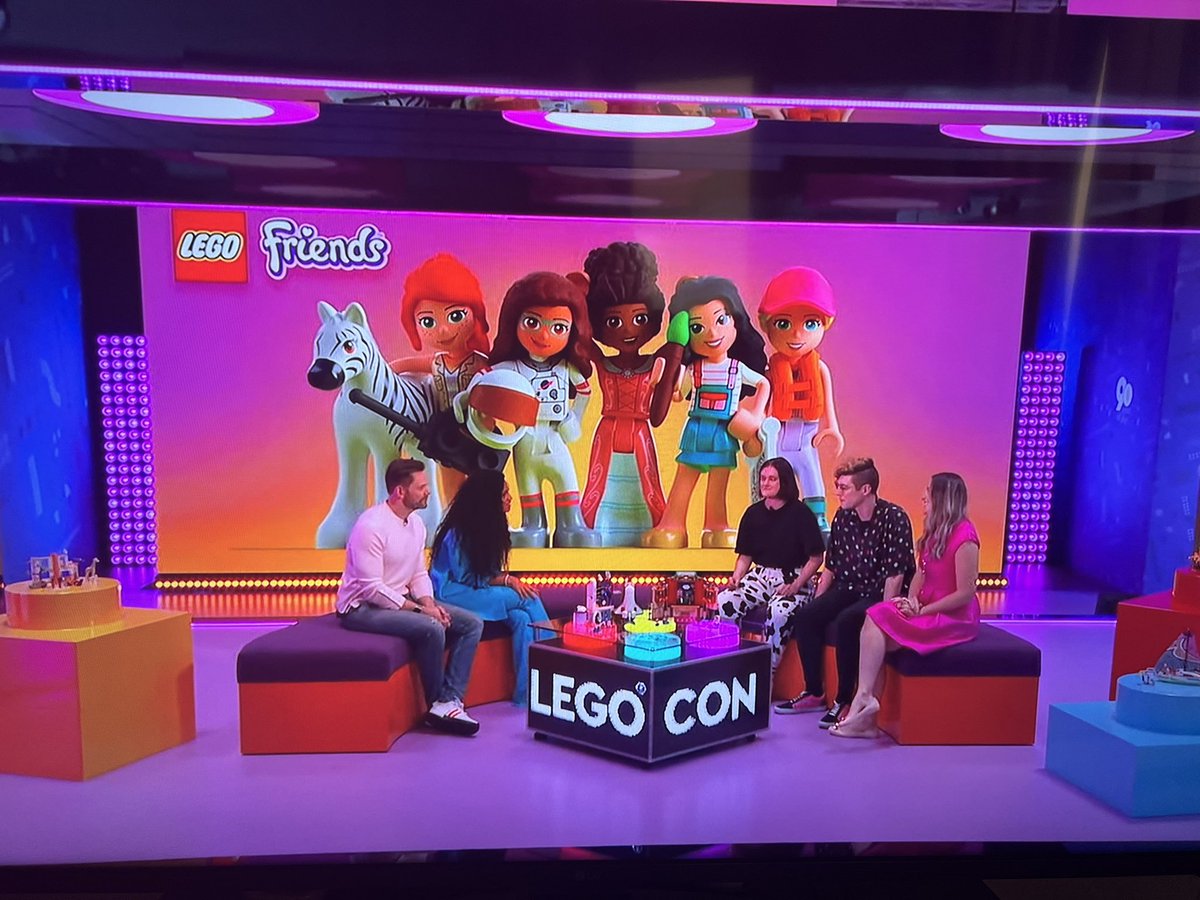 TartanLUG's tweet photo. Team Friends doing an excellent job on #LEGOCON. Well done @PoshHammer you gave a fab overview of the epic Theatre School. You even got a wee Time Cruisers teaser in there! 💟 https://t.co/ESSlb7jdzu