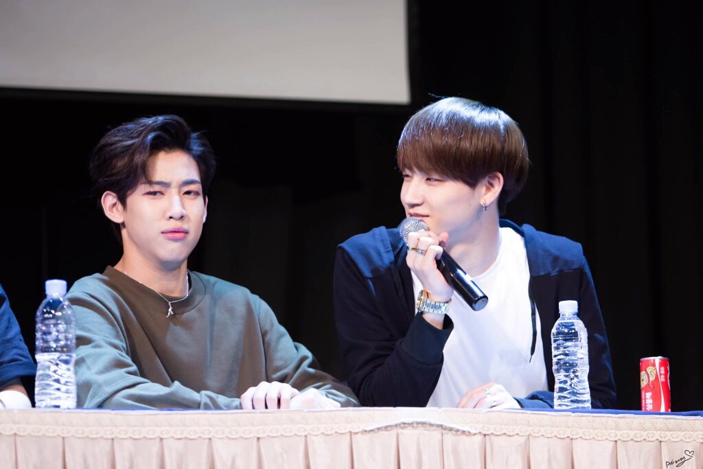 annydef's tweet photo. #BBam นี่ก็เนาะปากก็บอกว่าเป็น"ศัตรู"ทำเป็นแกล้งกันตีกันหยุมหัวกันแต่ในใจลึกๆแล้วห่วงกันแทบตาย คนนึงก็ซึนๆส่วนอีกคนก็ทำเป็นปากแข็งไปงั้นแหละใครจะกล้าตีน้อง น้องไม่อยู่ก็รำพึงรำพันพอพี่ร้องไห้ก็รีบมาปลอบใจ
รักกันมากก็บอกมาเถ๊อะไม่ต้องอาย😂😂
#GOT7 #JAYB #BamBam 
#Jaebeom https://t.co/3LecbpDdKs