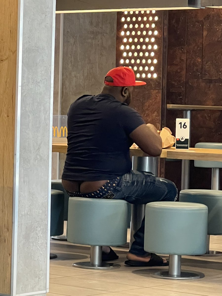 andy_pinate's tweet photo. @BarstoolBigCat @PardonMyTake @PFTCommenter Ayooooo what’s going on here ?? https://t.co/6THdOrseh4