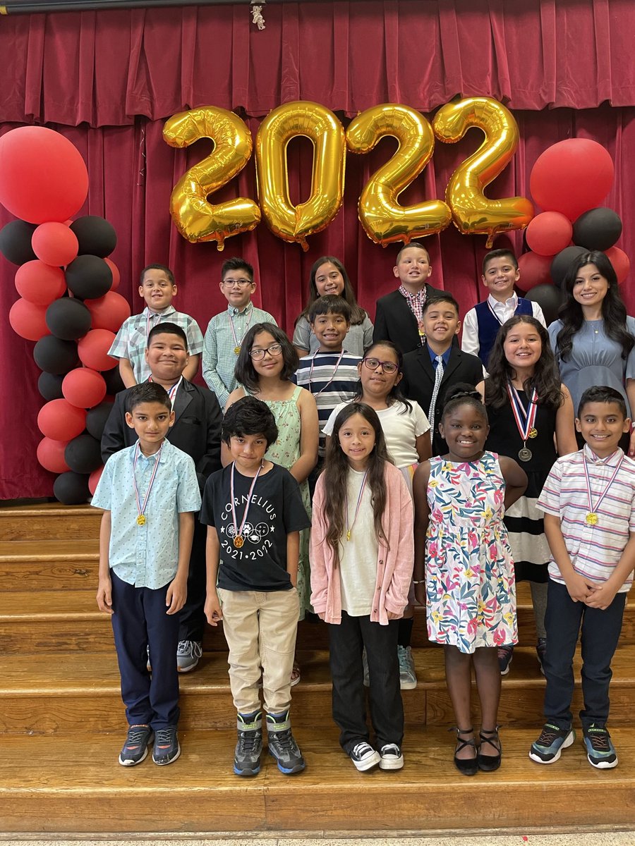 fourthwithjas's tweet photo. The end of the year is always so bittersweet. We spent the last few days of school enjoying each other’s company, making memories &amp; having fun 🤟🏼♥️ @CorneliusElem https://t.co/gKvvFvFJzS
