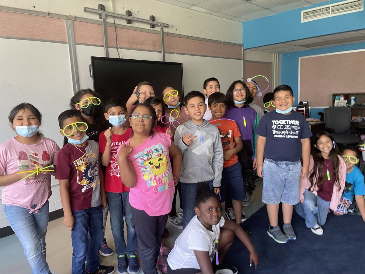 fourthwithjas's tweet photo. The end of the year is always so bittersweet. We spent the last few days of school enjoying each other’s company, making memories &amp; having fun 🤟🏼♥️ @CorneliusElem https://t.co/gKvvFvFJzS