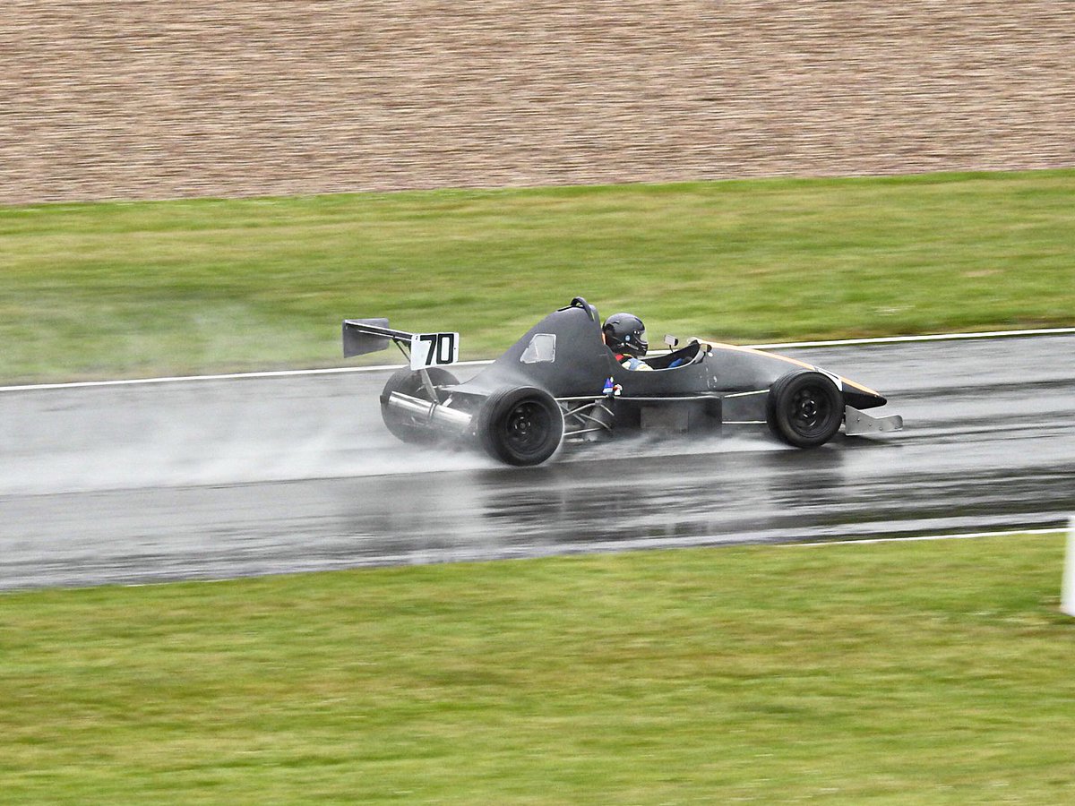 Laura Alice tweet media