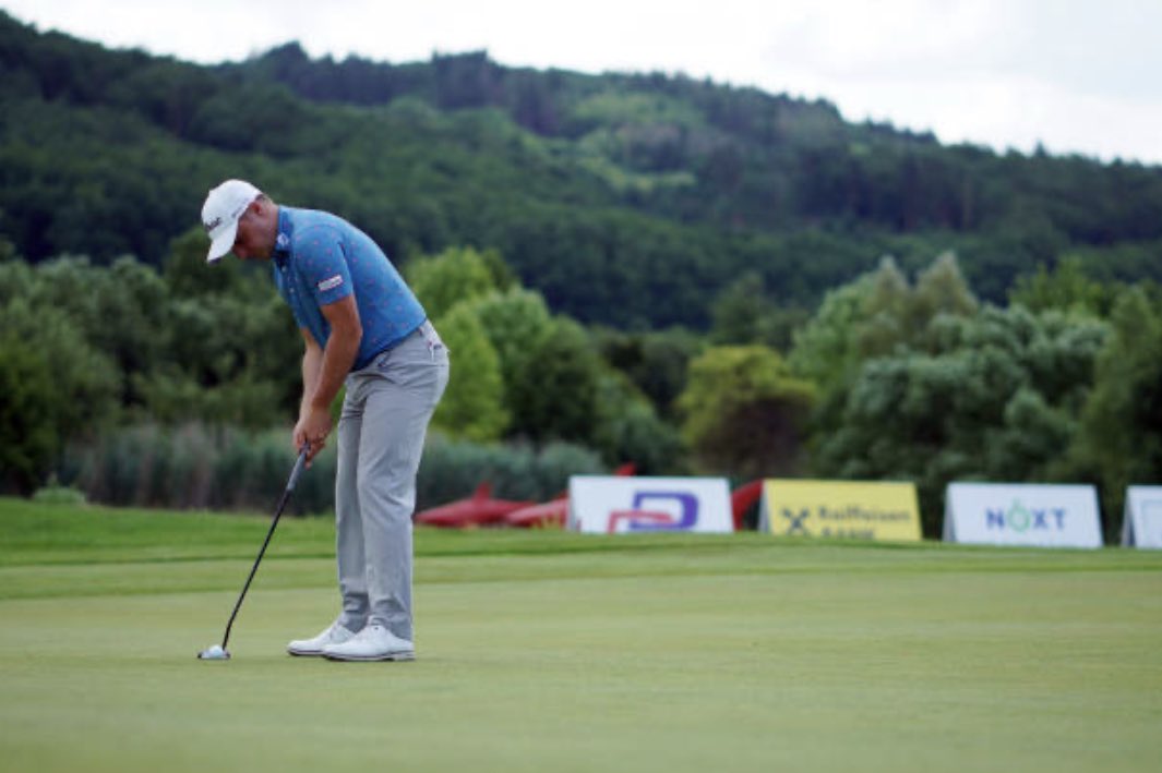 Bradleymoore97's tweet photo. My game has felt a real struggle the last few months but small signs are showing to getting back on track. 

Always grateful for my family, friends and team for their continued support.. And of course the magic wand for always rolling the rock🪄🧙🏼‍♂️ https://t.co/5Ul7q3P0Xk