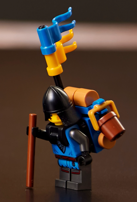 saabfan2000's tweet image. Could this be a Monty Python reference or did poor squires actually have to carry luggage like that in medieval times? 😅 #LEGOCON