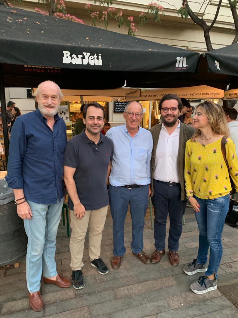 PP_Sarria's tweet photo. Fiesta Mayor de #LaBonanova con pregonero de lujo, Xavi Pujadó del #BarMandri un referente del barrio de toda la vida! Gràcies Xavi! Visca #SantGervasi! Visca #LaBonanova i Visca #Barcelona 🇪🇸 @Bcn_SSTG @diarieljardi @beteve @SarriaStGervaTV @bcn_ajuntament https://t.co/Rk6VN4671b