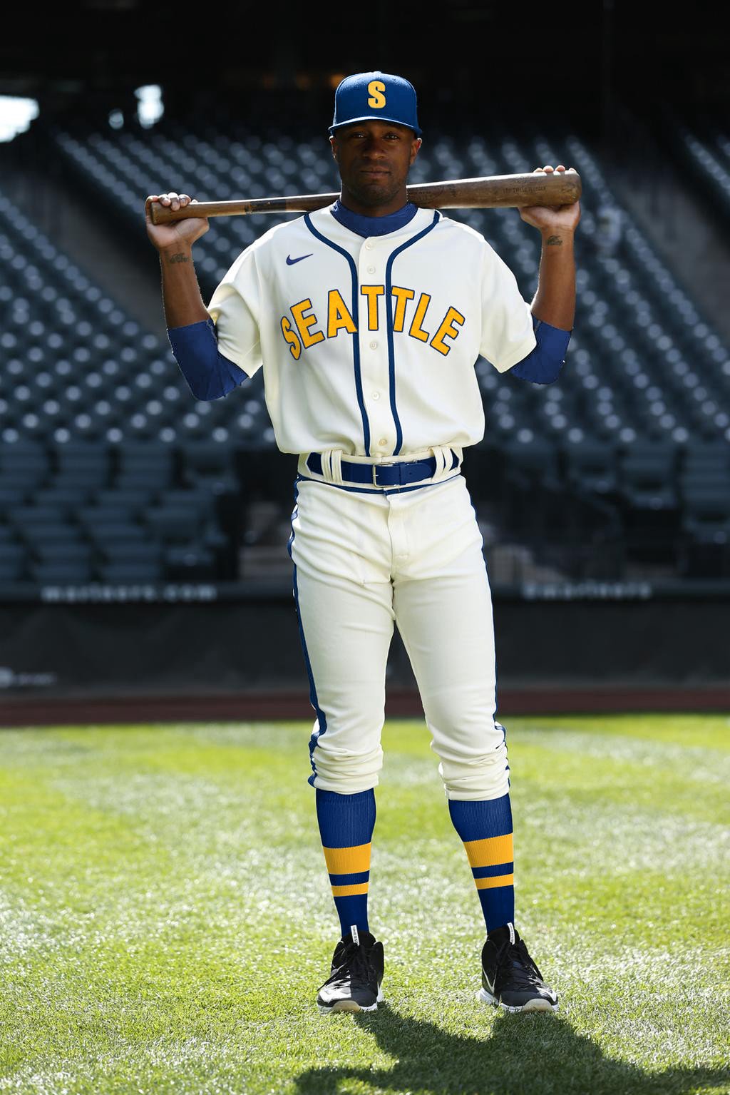 zachleft on X: Steelheads uniforms in Mariners blue and yellow   / X