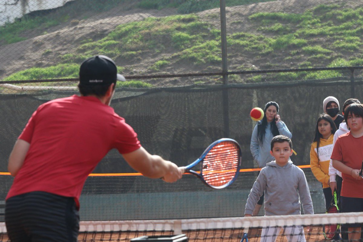 TomasVodanovic's tweet photo. El año 2019 se tomó la decisión de clausurar las históricas canchas de Tennis de la Plaza de Maipu. Este espacio fue abandonado, tomado y vandalizado por 3 años. 
Hoy, tras meses de trabajo, logramos recuperarlas para que más niños de Maipú se acerquen a este hermoso deporte 💚💪🏽 https://t.co/FoYKlMMTHX
