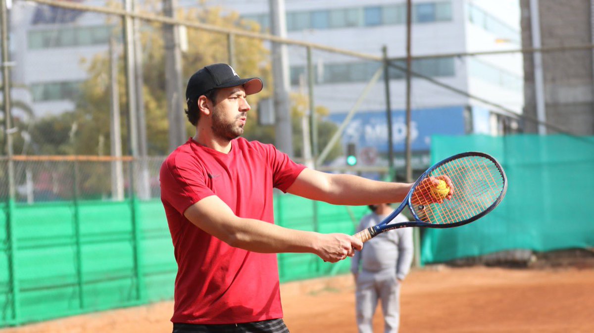TomasVodanovic's tweet photo. El año 2019 se tomó la decisión de clausurar las históricas canchas de Tennis de la Plaza de Maipu. Este espacio fue abandonado, tomado y vandalizado por 3 años. 
Hoy, tras meses de trabajo, logramos recuperarlas para que más niños de Maipú se acerquen a este hermoso deporte 💚💪🏽 https://t.co/FoYKlMMTHX