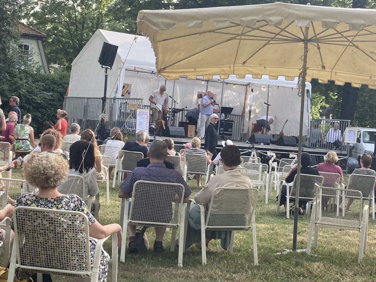 Stadt_OF's tweet photo. Ausgelassene Stimmung mit Livemusik auf dem #Mainuferfest #Offenbach #muf2022 https://t.co/luJHBafkph