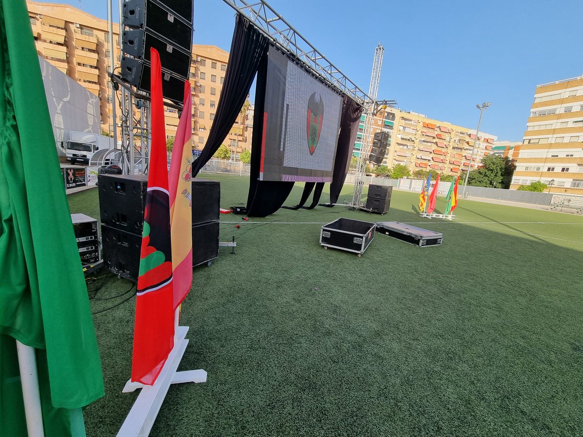 Dani_Merono's tweet image. 🎤Todo listo para el acto homenaje del @cdmalilla1969 a sus futbolistas con 10 años de pertenencia al club 👏 #Siéntelo #CDMalilla #EscolesVCF  @FDMValencia @FVCF_Events @Academia_VCF